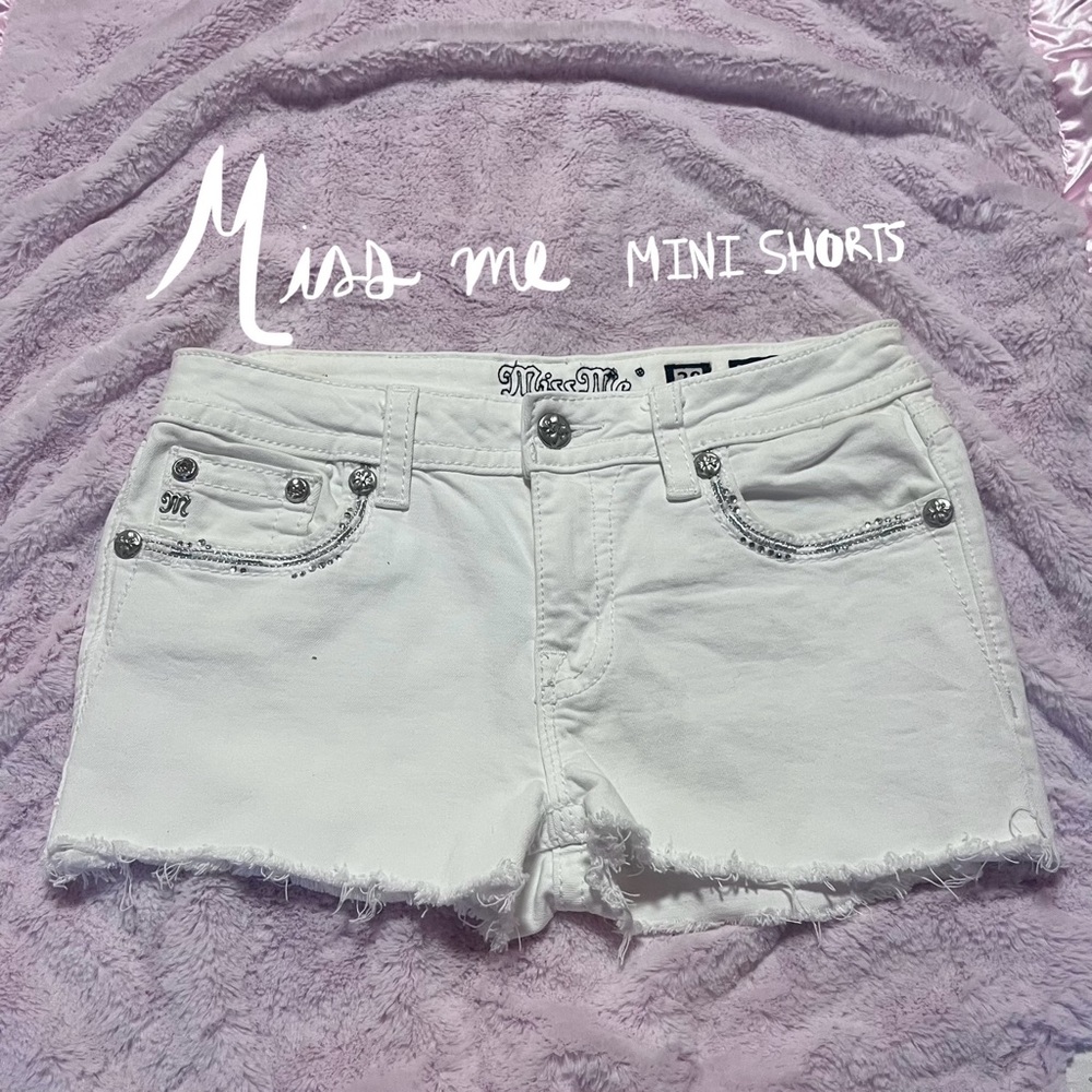 Miss me White Lowrise MiniShort W bedazzling